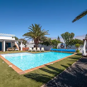 https://villa-bonita-2.in-canary-islands.com